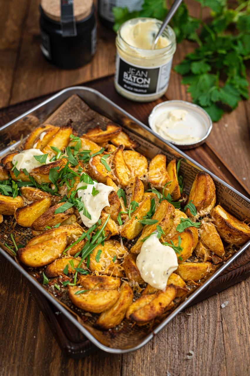 Parmesan Pommes mit Trüffel Mayonnaise