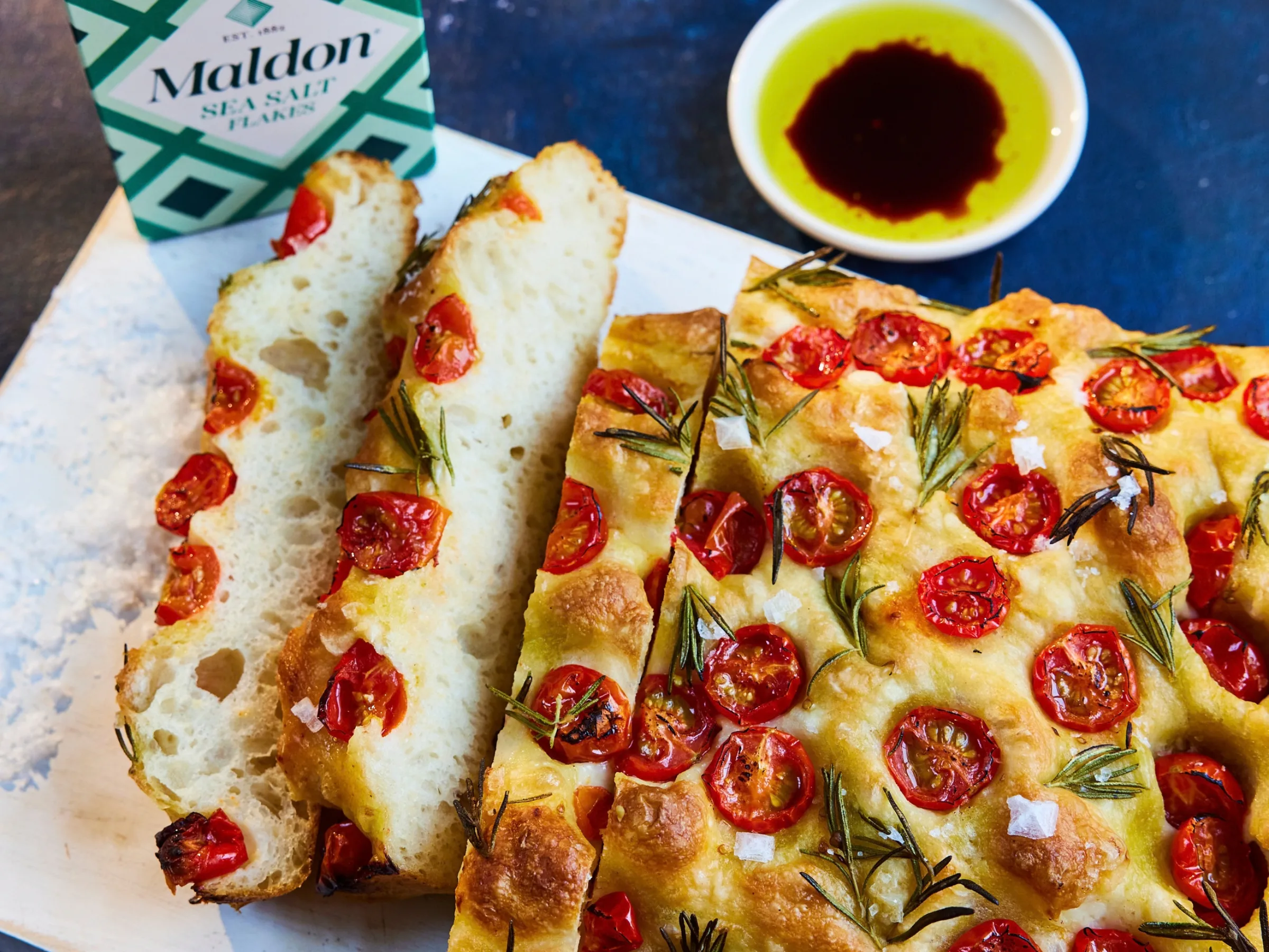 Luftige Focaccia mit Kirschtomaten
