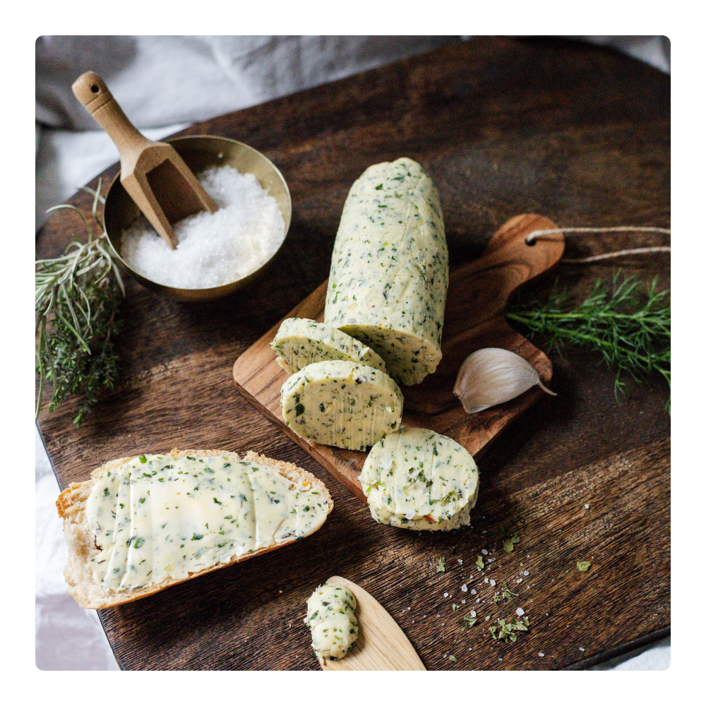 Kräuterbutter selber machen: So wird sie individuell, würzig und perfekt zum Grillen