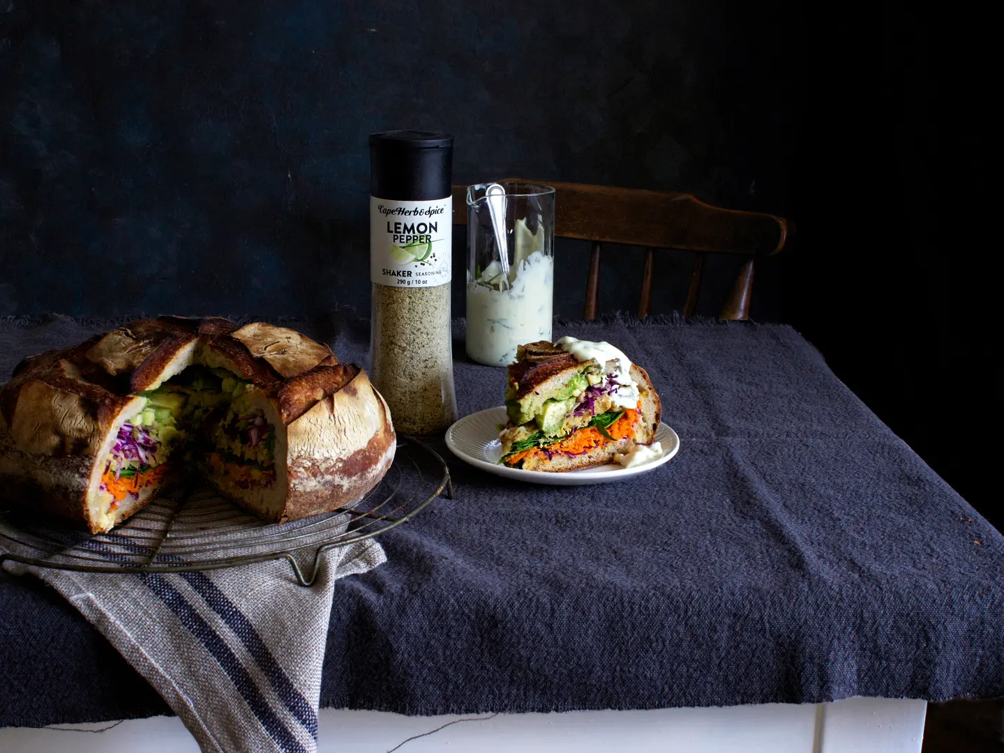 Cape Herb Lemon Pepper Rezept Salat Bowl gefüllt ins Brot verfeinert mit Zitronen Pfeffer Gewuerzsalz 290g im geeigneten Streuer
