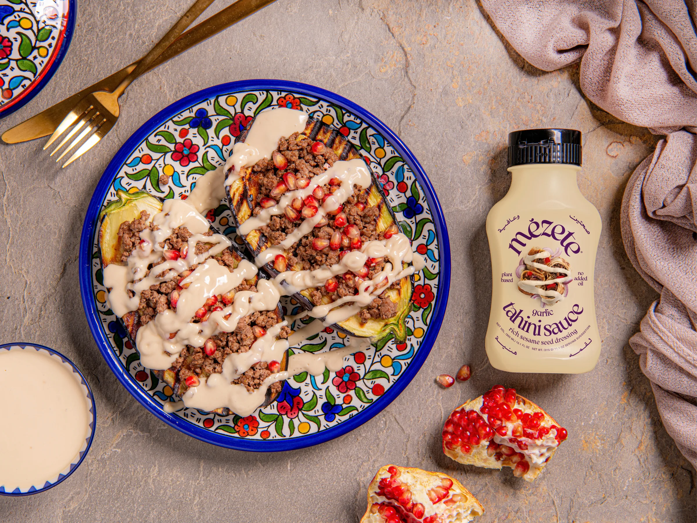 Gegrillte Aubergine mit Garlic-Tahini Sauce